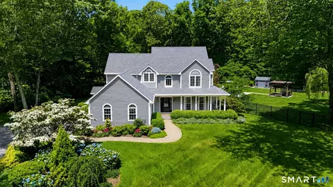 8 Hatchetts Hill Rd, Old Lyme, CT 06371
