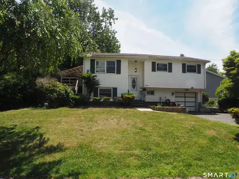18 Country Club Rd, Norwalk, CT 06851