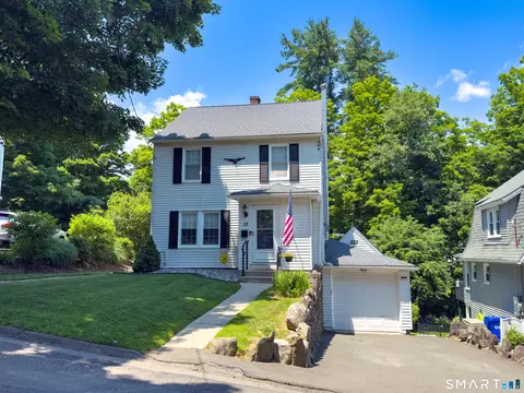 13 Roberts Ave, Watertown, CT 06795