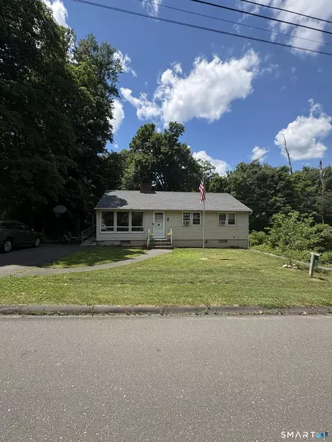 16 Pine St, Sandy Hook, CT 06482