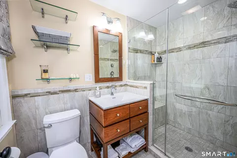 Bath - 25 Wright Ln, Hamden, CT 06517 photo 2 of 2
