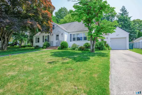 Exterior - 25 Wright Ln, Hamden, CT 06517 photo 3 of 7