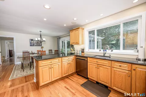 Kitchen - 25 Wright Ln, Hamden, CT 06517 photo 3 of 4
