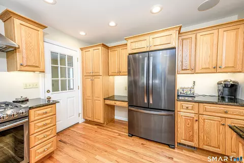Kitchen - 25 Wright Ln, Hamden, CT 06517 photo 4 of 4