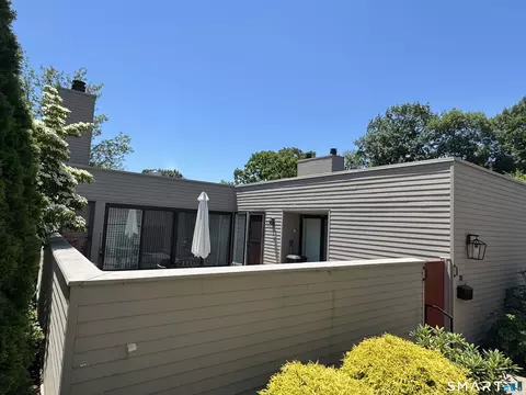 25 Charlton Hill Rd #25, Hamden, CT 06518