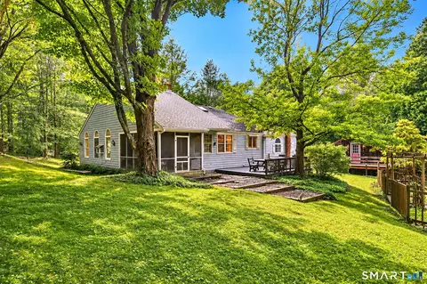 Exterior - 692 Elm St, Monroe, CT 06468 photo 2 of 4