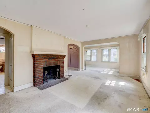Living - 257 Walnut St, Willimantic, CT 06226 photo 1 of 4