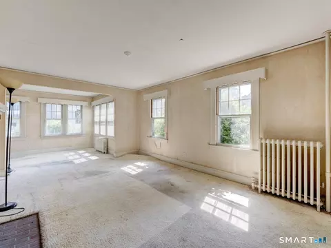 Living - 257 Walnut St, Willimantic, CT 06226 photo 2 of 4