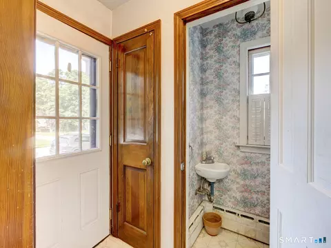Entry Way - 257 Walnut St, Willimantic, CT 06226 photo 2 of 4