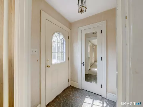 Entry Way - 257 Walnut St, Willimantic, CT 06226 photo 1 of 4