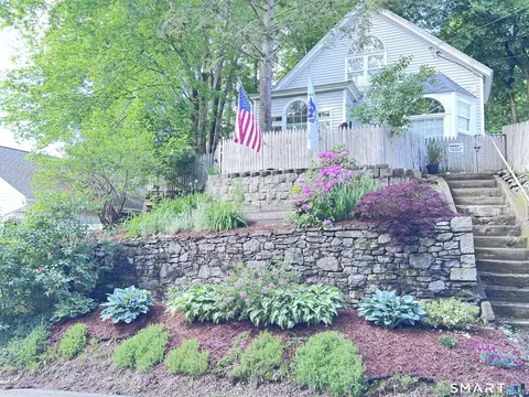 16 Franklin St, Putnam, CT 06260
