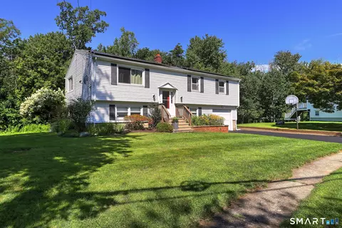 19 Lance Ln, Milford, CT 06460