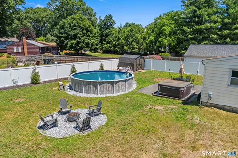 Exterior - 342 S Elm St, Windsor Locks, CT 06096 photo 4 of 6