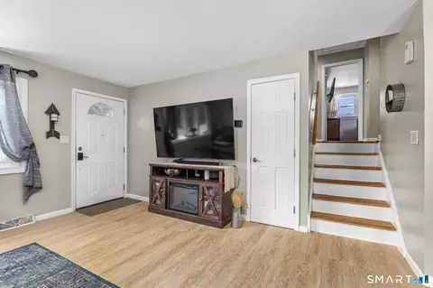 Entry Way - 342 S Elm St, Windsor Locks, CT 06096 photo 1 of 5