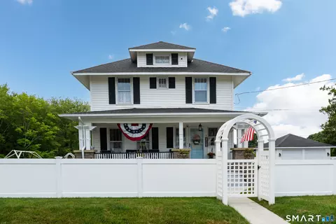 9 E Bishop St, Waterford, CT 06385
