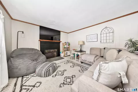 14 Wilkes Rd, Danbury, CT 06811