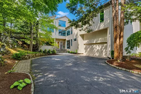 25 Milan Rd, Woodbridge, CT 06525