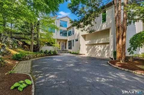 25 Milan Rd, Woodbridge, CT 06525