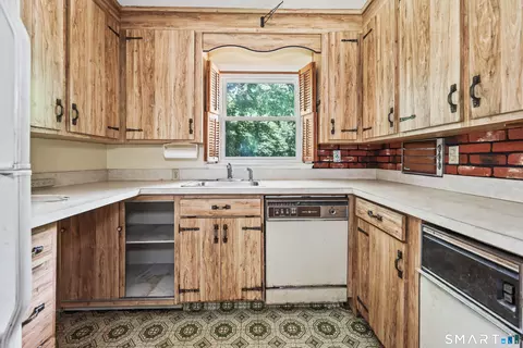 Kitchen - 339 Spring Hill Rd, Monroe, CT 06468 photo 3 of 4