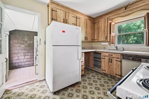Kitchen - 339 Spring Hill Rd, Monroe, CT 06468 photo 2 of 4