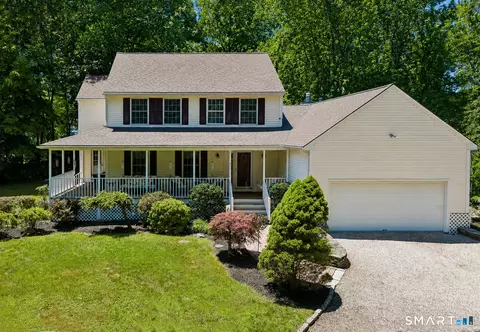 10 Ferris Rd, Newtown, CT 06470