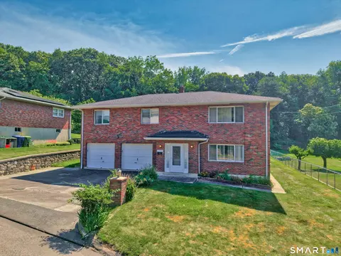 134 Judith Ln, Waterbury, CT 06704
