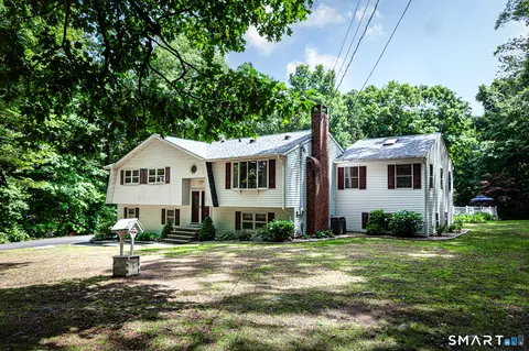 8 Old Towantic Hill Rd, Oxford, CT 06478