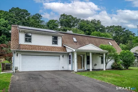 6 Caye Rd, Danbury, CT 06811