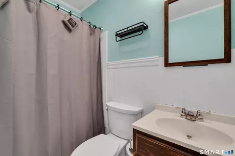 Bath - 10 Highland Dr, Clinton, CT 06413 photo 2 of 2