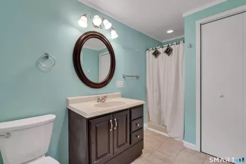 Bath - 10 Highland Dr, Clinton, CT 06413 photo 1 of 2