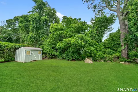 Exterior - 10 Highland Dr, Clinton, CT 06413 photo 4 of 6