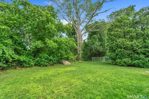 Exterior - 10 Highland Dr, Clinton, CT 06413 photo 5 of 6