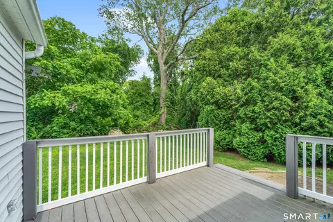 Exterior - 10 Highland Dr, Clinton, CT 06413 photo 3 of 6