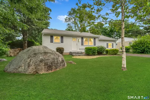 Exterior - 10 Highland Dr, Clinton, CT 06413 photo 2 of 6