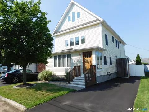 18 Waverly Rd, Branford, CT 06405