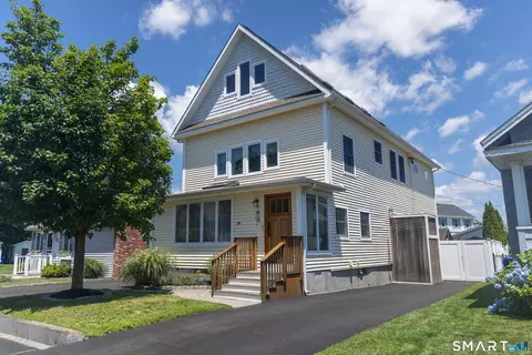 18 Waverly Rd, Branford, CT 06405
