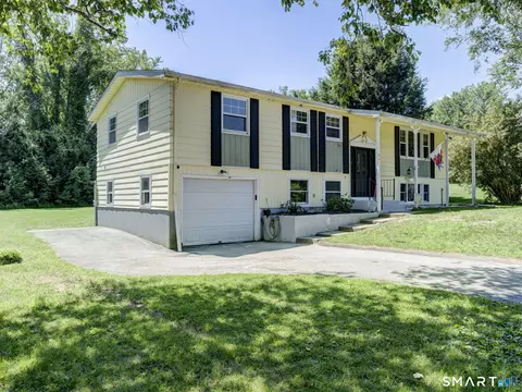26 Caribou Dr, Norwich, CT 06360
