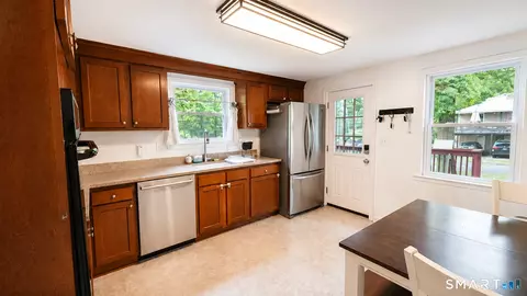 6 Sinclair St, Windsor, CT 06095 photo 4