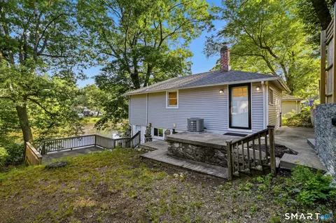 33 Circle Dr, Stratford, CT 06614