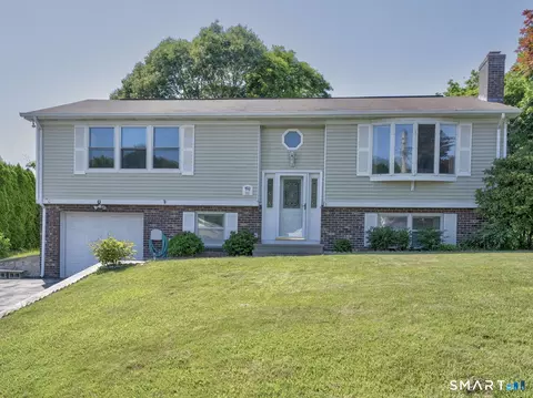 107 Johl Dr, Groton, CT 06340