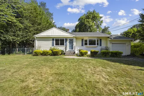 46 E Maxwell Dr, West Hartford, CT 06107