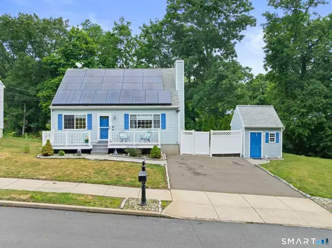19 Lake Ave, West Haven, CT 06516
