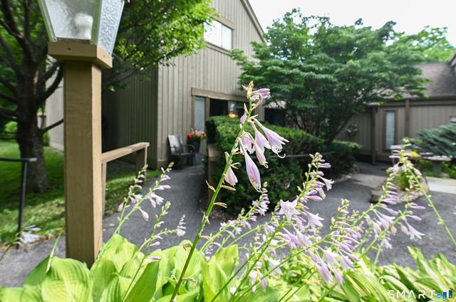 76 Heritage Vlg #C, Southbury, CT 06488