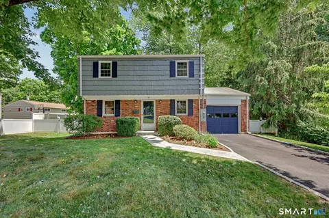 12 Regent Ct, Stamford, CT 06907