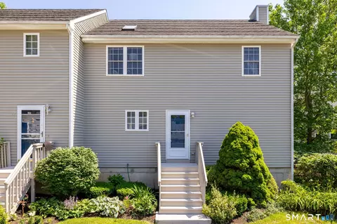 18 E Village Ct #18, Branford, CT 06405