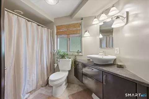 Bath - 15 Mitchell Dr, Niantic, CT 06357 photo 3 of 4