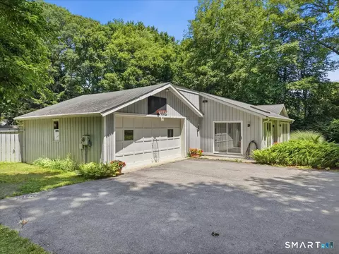 Exterior - 15 Mitchell Dr, Niantic, CT 06357 photo 3 of 6