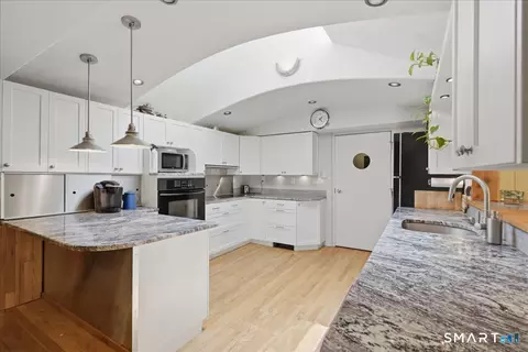 Kitchen - 15 Mitchell Dr, Niantic, CT 06357 photo 2 of 5