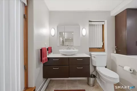 Bath - 15 Mitchell Dr, Niantic, CT 06357 photo 2 of 4