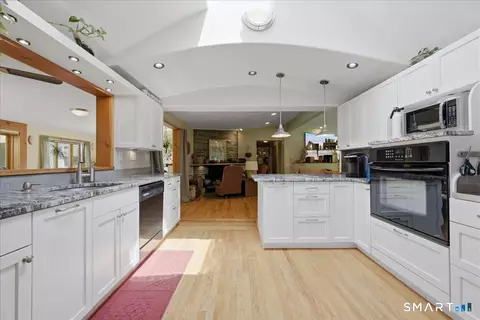 Kitchen - 15 Mitchell Dr, Niantic, CT 06357 photo 3 of 5